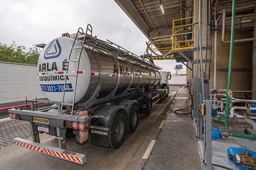 Usiquímica alerta: Arla 32 adulterado compromete eficiência dos veículos e sustentabilidade do transporte