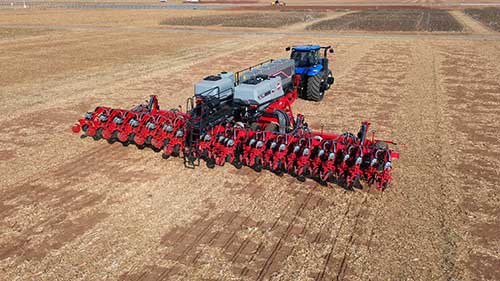 Kuhn do Brasil fortalece presença no centro-oeste com participação na Show Safra 2025