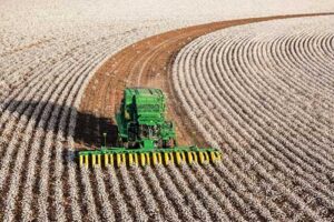 Locação de máquinas reduz custos e aumenta produtividade do agro