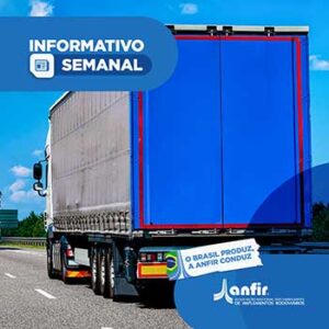 Desempenho de implementos rodoviários apresenta recuo de 5,62% Percentual é semelhante ao registrado na última amostragem do setor; Crescimento no segundo trimestre do agronegócio, em 10,1%, e da economia em geral no País, em 0,5%, não refletiram nas vendas de Reboques e Semirreboques O setor fabricante de implementos rodoviários registrou de janeiro a setembro de 2025 recuo de 5,62%, percentual semelhante ao apurado de janeiro a agosto desse ano (5,5%). “O levantamento indica que podemos estar estabilizando nesse percentual o que de certa forma tornaria a tarefa, em 2026, de recuperar as vendas não realizadas esse ano um pouco menos difícil”, estima José Carlos Spricigo, presidente da ANFIR – Associação Nacional dos Fabricantes de Implementos Rodoviários. De janeiro a setembro a indústria vendeu 111.361 implementos rodoviários contra 117.994 unidades em período semelhante em 2024. O desempenho positivo no segundo trimestre da economia brasileira, em geral (0,5%), e do agronegócio, em particular (10,1%), registrados respectivamente pelo IBGE-Instituto Brasileiro de Geografia e Estatística e pela FGV – Fundação Getúlio Vargas, não se refletiu no segmento Pesado da indústria de implementos rodoviários. De janeiro a setembro desse ano a indústria vendeu 53.663 Reboques e Semirreboques, ante 67.429 produtos em igual período de 2024. Isso representa queda de 20,42%. Dos três produtos de maior volume comercializado dois registraram recuo. São eles Graneleiro/Carga Seca (-34,66%) e Basculante (-33,32%). O terceiro, Baú Carga geral, apresentou crescimento de 24,99%. Já o setor Leve segue em sua espiral positiva de crescimento. Em nove meses, as vendas de produtos da linha Carroceria sobre chassis cresceu 14,11%. Todos os sete segmentos de produtos classificados pela ANFIR mostram resultado positivo. Sobre a ANFIR. Desde 1980 a ANFIR representa o segmento dos fabricantes de implementos rodoviários cuidando dos interesses coletivos das associadas, assessorando nos seus problemas técnicos, jurídicos, comerciais, políticos, sociais, administrativos, financeiros e econômicos e buscando engrandecer o setor em que atuam o que em outras palavras, implica numa responsabilidade muito grande, principalmente no aspecto social.