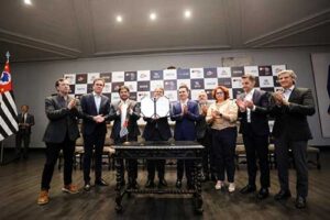 CAIXA, GOVERNO FEDERAL E GOVERNO DE SÃO PAULO FIRMAM PARCERIA PARA INVESTIMENTOS DE QUASE R$ 1 BILHÃO EM NOVAS MORADIAS