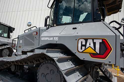 Caterpillar comemora os primeiros 100 anos comprometida com a força de trabalho do futuro