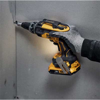 No ENICS, DEWALT apresenta ferramentas a bateria de altíssima performance e inovações para o segmento de drywall