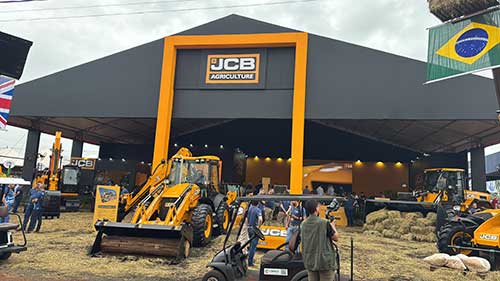 Agência Joia cria espaço com experiência imersiva para JCB na Agrishow 2025