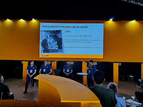 Agência Joia cria espaço com experiência imersiva para JCB na Agrishow 2025