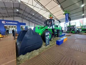 LiuGong lança linha de equipamentos elétricos na Agrishow 2025