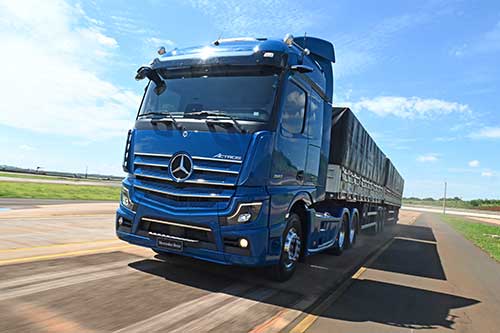Mercedes-Benz leva toda sua linha de caminhões para a Agrishow 2025 
