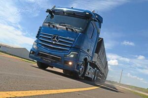 Mercedes-Benz leva toda sua linha de caminhões para a Agrishow 2025