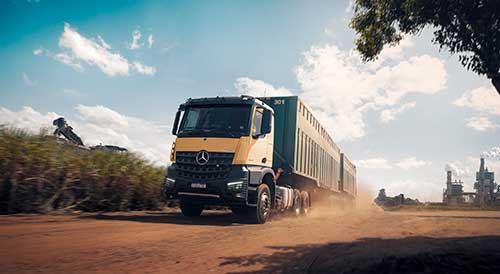 Mercedes-Benz leva toda sua linha de caminhões para a Agrishow 2025