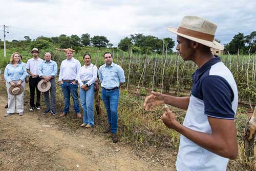 Instituto Mosaic, equipes do time comercial da empresa e agricultores beneficiados de São Desidério se reúnem para troca de conhecimentos e celebração dos resultados das famílias do projeto