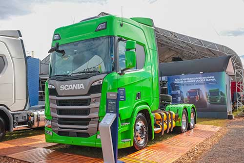 Scania lança novo caminhão a gás RH 460 6x4 na Agrishow 2025