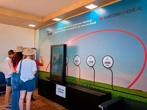 Sumitomo Chemical apresenta soluções para a safra goiana na Tecnoshow Comigo proporcionando experiências em seu estande