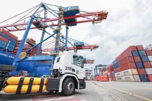 Tecon Santos se torna o primeiro terminal portuário do Brasil a utilizar caminhões movidos a gás natural