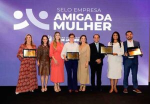 Volkswagen Caminhões e Ônibus recebe selo de Empresa Amiga da Mulher