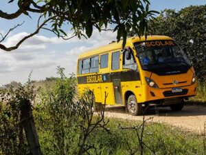 VWCO alcança marco de 30 mil ônibus para Caminho da Escola