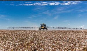 Pulverização em nova escala: Valtra anuncia nova barra de 42 metros na Agrishow 2025