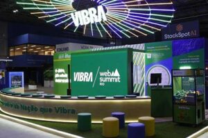 Vibra discute SAF, descarbonização dos transportes e Inteligência Artificial no segundo dia do Web Summit Rio