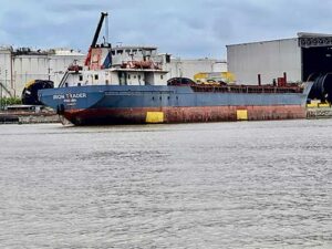 Vports viabiliza retirada do navio Iron Trader do Cais de Capuaba, no Espírito Santo