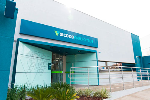 Credicitrus oferece portfólio completo de soluções financeiras na Agrishow 2025 localizado na praça das instituições financeiras