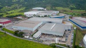 Nakata abre as portas da fábrica para 40 reparadores de Pernambuco durante a Automec