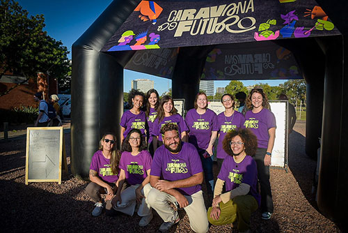 A bordo de um caminhão elétrico, 'Caravana do Futuro' chega a São Paulo para debater uma transição energética justa no setor de transportes 