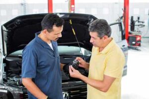 Vazamento do cilindro de roda afeta eficiência da frenagem da parte traseira do veículo