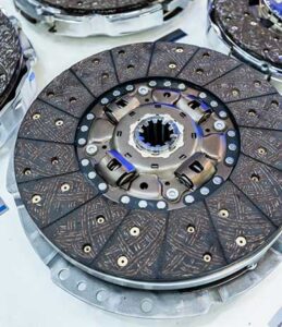 Eaton lança embreagens para caminhões asiáticos na ExpoPartes
