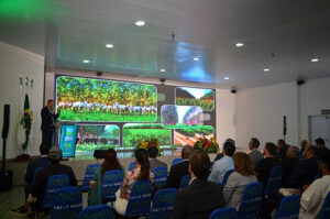 Diplomatas conhecem tecnologias da Embrapa no Dia Internacional da AgroBrasília 2025