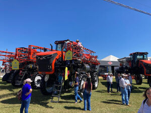 KUHN do Brasil marca presença na AgroBrasília em parceria com Agrovisão e Uniparts