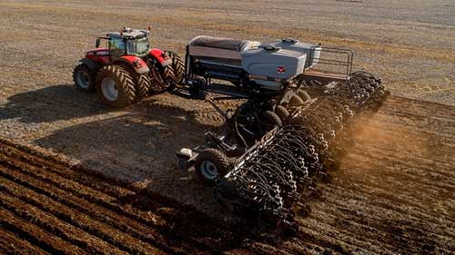 Massey Ferguson apresenta soluções inteligentes e de alto desempenho na Bahia Farm Show 2025