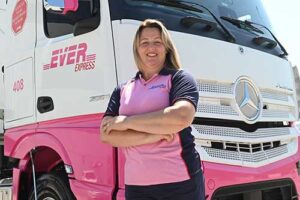 Mercedes-Benz Actros “Estrela Delas” entra em operação na Ever Express