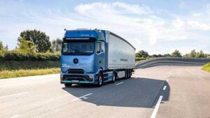 Mercedes-Benz Trucks amplia o portfólio de caminhões elétricos à bateria com base no eActros 600