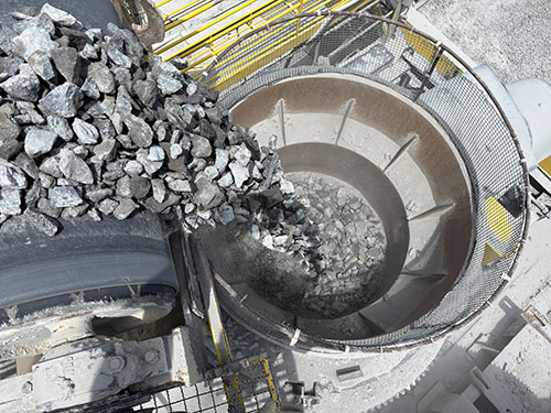  Patriot® P300 Superior renova linha de britagem da Aratu Mineração
