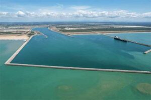 Porto do Açu, no norte do estado do Rio, é polo logístico com potencial para uma diversidade de operações