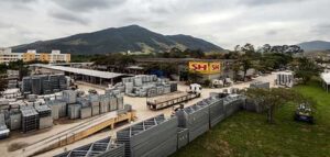 Empresa de soluções para construção civil reduz em 84,45% suas emissões de CO₂ com energia renovável