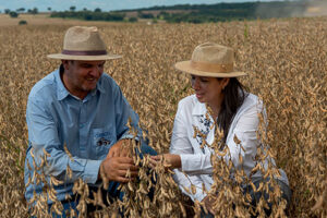 Unilever Alimentos e CJ Selecta anunciam investimento de 5.5 milhões de Euros em programa de agricultura regenerativa no plantio de soja