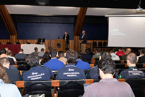 Avanço técnico e cooperação marcam segundo dia do VIII Simpósio de Engenharia Ferroviária