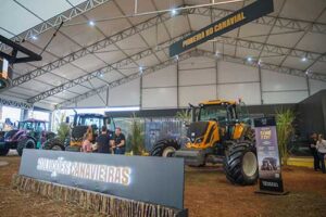 Valtra completa 65 anos no Brasil e reforça sua tradição no setor sucroenergético na Agrishow 2025
