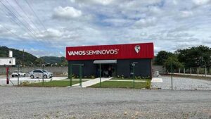 VAMOS inaugura loja de seminovos em Itajaí, SC