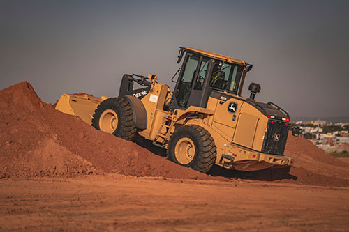 John Deere reforça sua presença na construção com inovações voltadas ao agronegócio e à infraestrutura