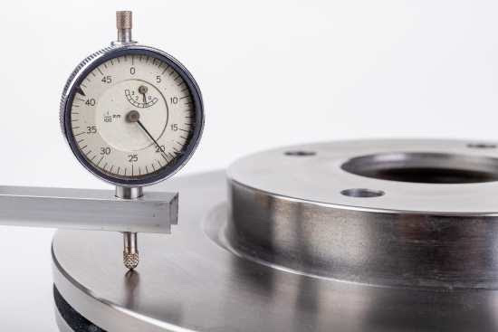 Principais causas de discos de freio empenados