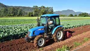 Tratores versáteis otimizam os manejos dos hortifruticultores