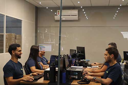 Empresa do setor de empilhadeiras revoluciona o mercado com vendas 100% digitais e suporte remoto