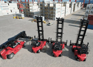 Porto Itapoá consolida liderança em operações sustentáveis com nova frota de equipamentos elétricos