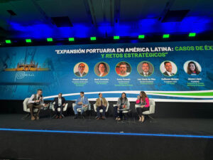 nfraestrutura e inovação logística colocam Portos do Paraná entre os melhores das Américas em Lima no Peru