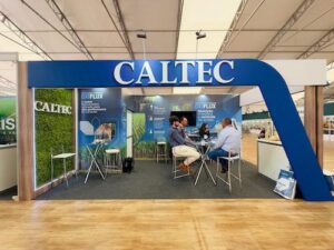 Óxidos refinados de cálcio e magnésio elevam produtividade da cana-soca em até 24,5% e são destaque da Caltec na Coopercitrus Expo 2025