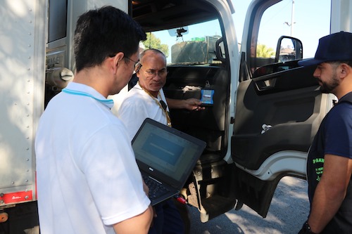 Cetesb realiza ação na Ceagesp para avaliar qualidade do ARLA 32 e conscientizar caminhoneiros sobre emissões veiculares
