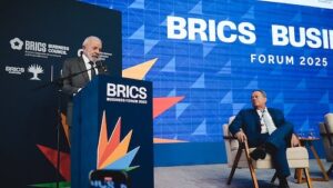 BRICS tem papel estratégico na nova economia global e é preciso aproximar setores produtivos, afirma Lula, na abertura do Fórum Empresarial do BRICS