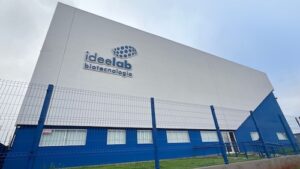 Laboratório de bioinsumos para a agricultura sustentável inaugura planta industrial com investimento de R$ 30 milhões