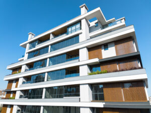 Vidros de controle solar ganham espaço e ajudam a reduzir consumo de energia